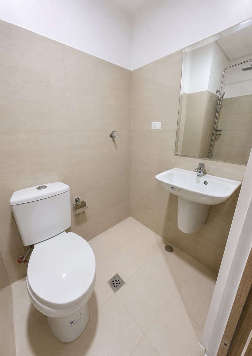 AFFORDABLE CONDO FOR SALE IN MOA 4M ALL IN!