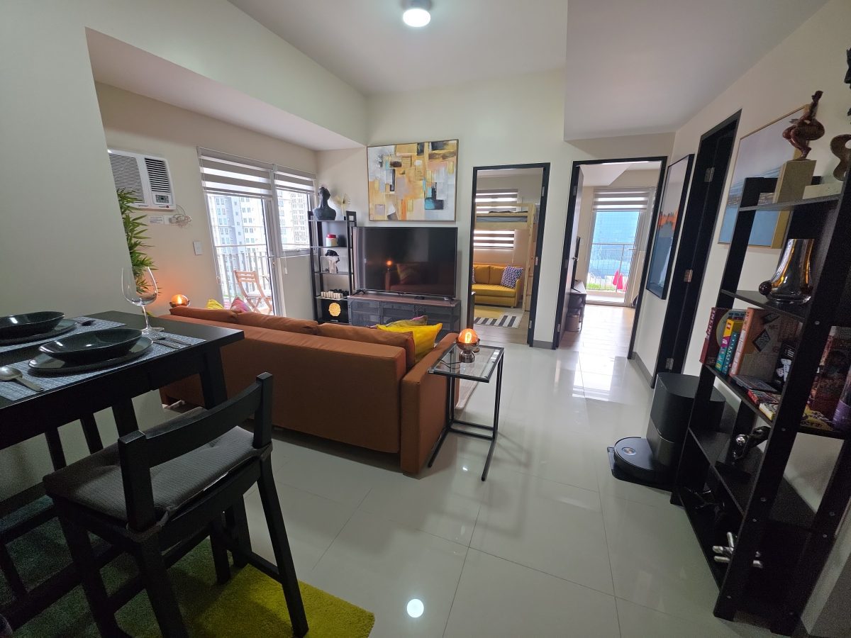 Spacious 2BR Makati Condo | MRT | WiFi + Washer