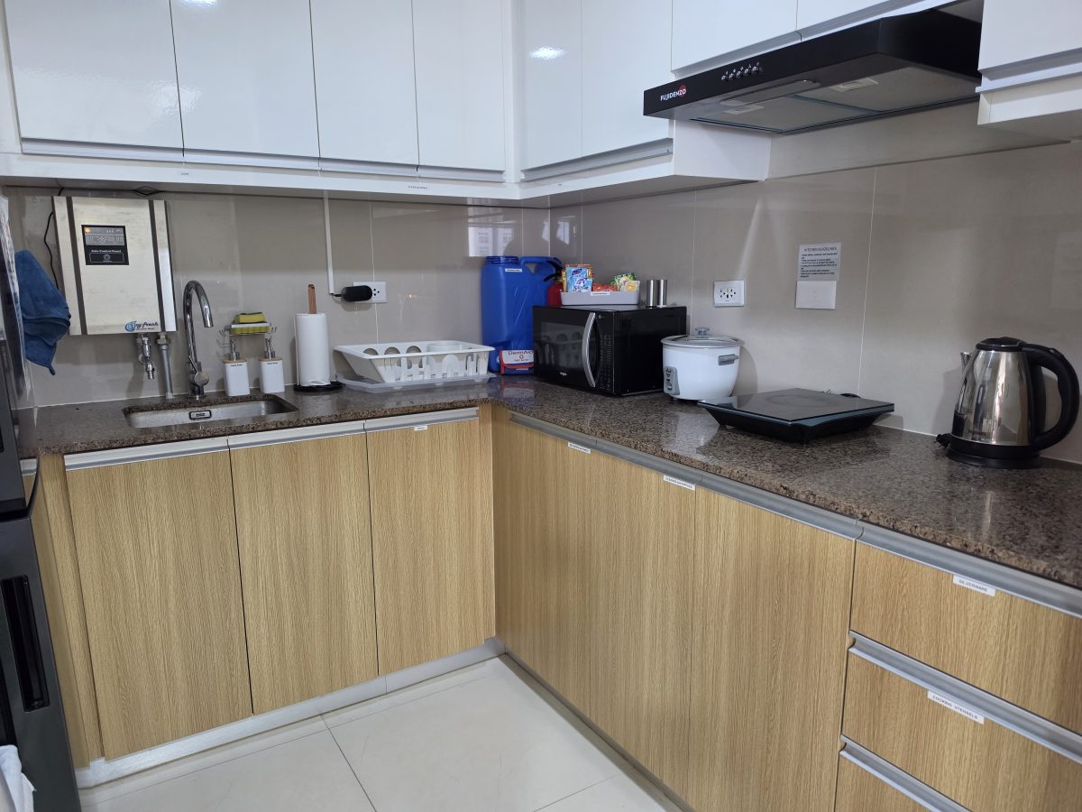 Spacious 2BR Makati Condo | MRT | WiFi + Washer
