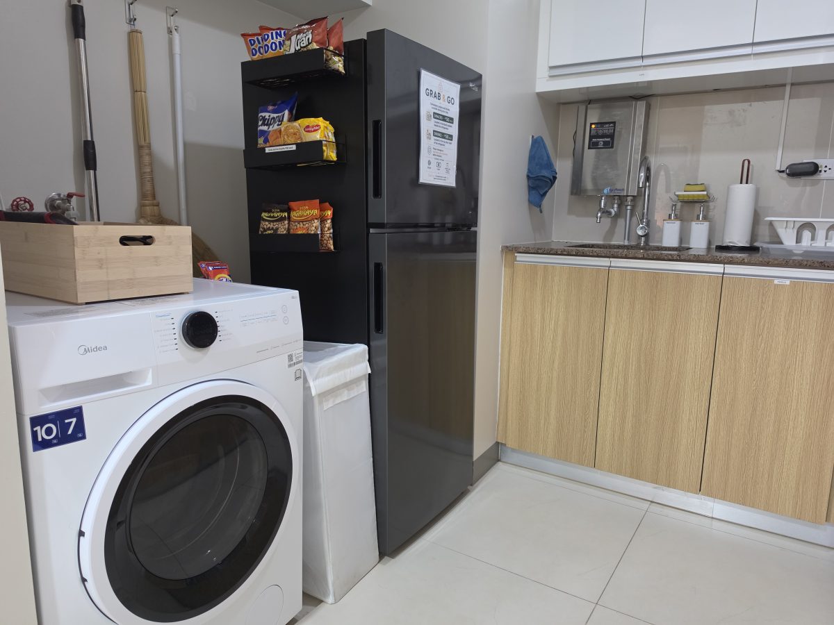Spacious 2BR Makati Condo | MRT | WiFi + Washer