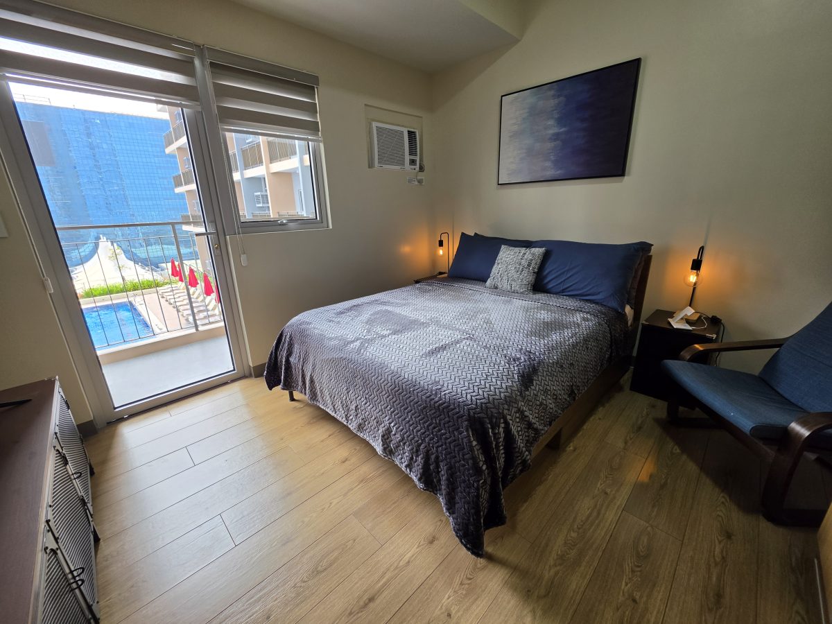 Spacious 2BR Makati Condo | MRT | WiFi + Washer
